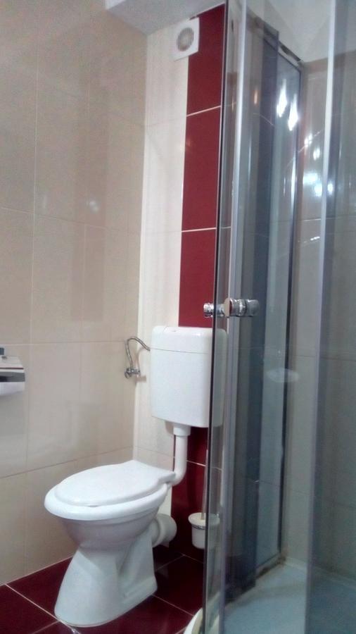 Hostel Cppi Vest Busteni Ngoại thất bức ảnh